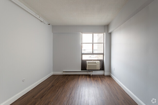 1BR, 1BA, - 520SF
