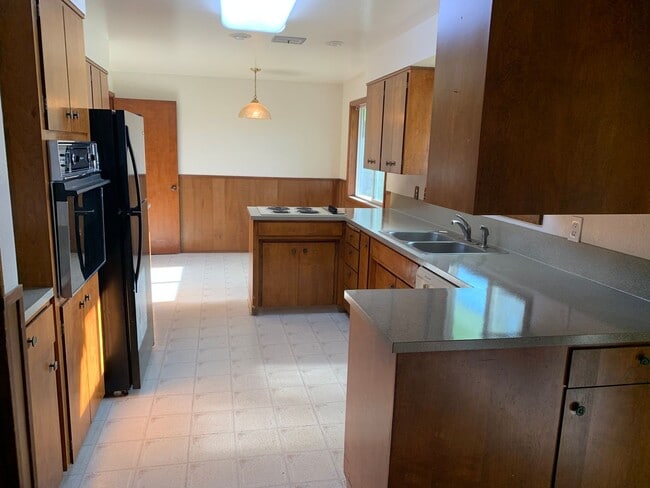 Photo - Single Story House in Stayton