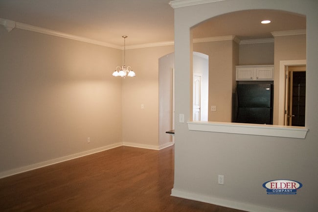 Photo - Avignon Court