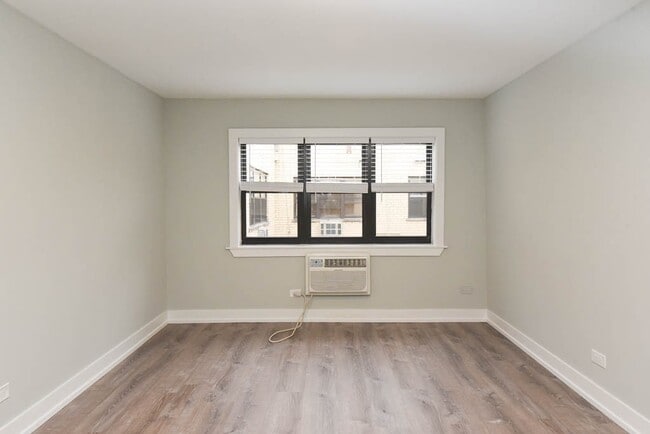 448 W Barry Ave Unit 915