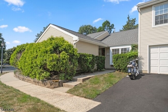 123 Harrow Dr
