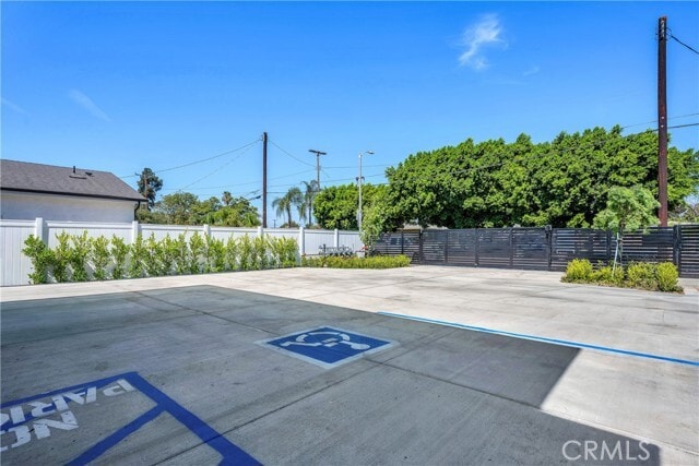 10882 Dora St