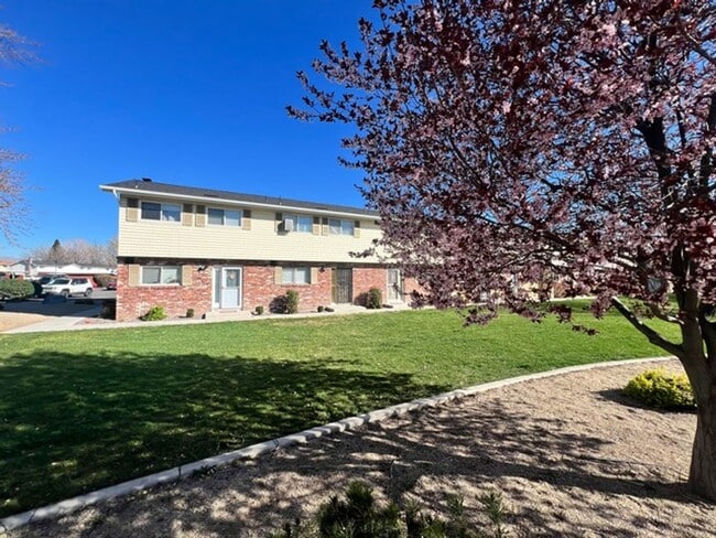 Building Photo - <b>Fully updated Two Bedroom with Washer/Dryer<br><br> Unit 208 Smithridge Park, Reno, NV 89502