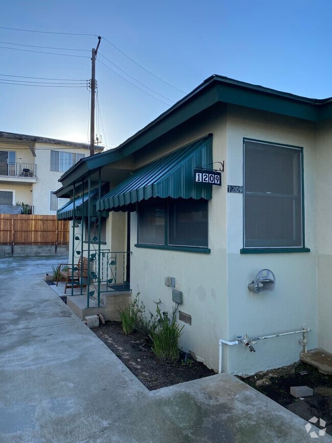 Building Photo - 1207-1209 N Monterey St Unit #1209 Rental