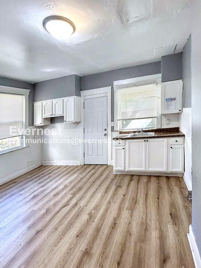 Photo - 2213 E 82nd St