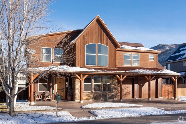 Building Photo - 211 Juniper Ct Rental