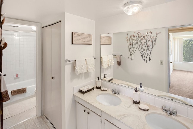 Photo - Regency Park Apartments