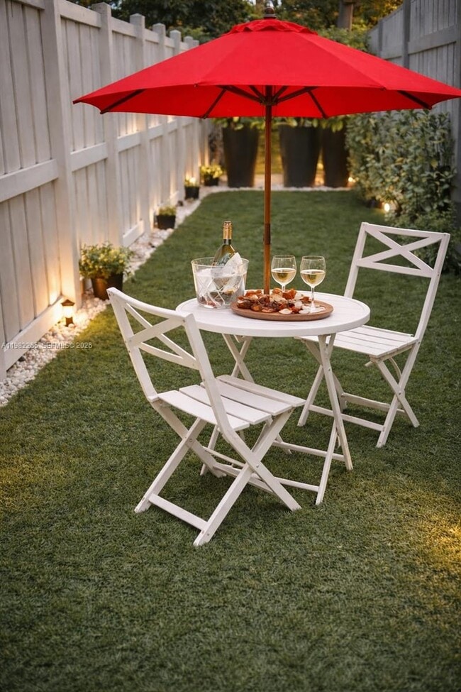 Building Photo - 613 NW 10th St Unit 2