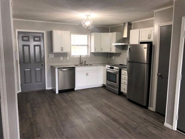 Photo - Welcome to Ravenwood Drive!