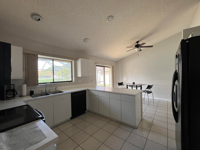 Photo - 9775 Sun Pointe Dr
