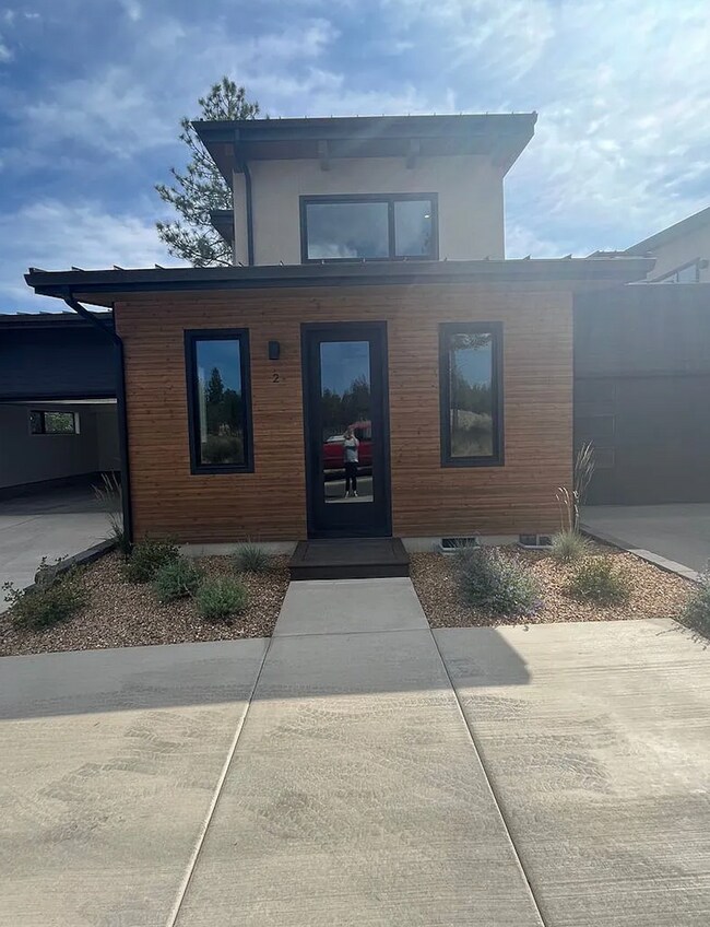 Building Photo - M713 Unit #2