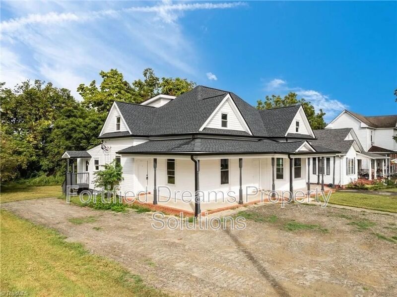 Photo - 608 Montgomery St