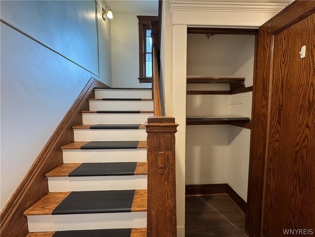 Photo - 2 Agassiz Cir