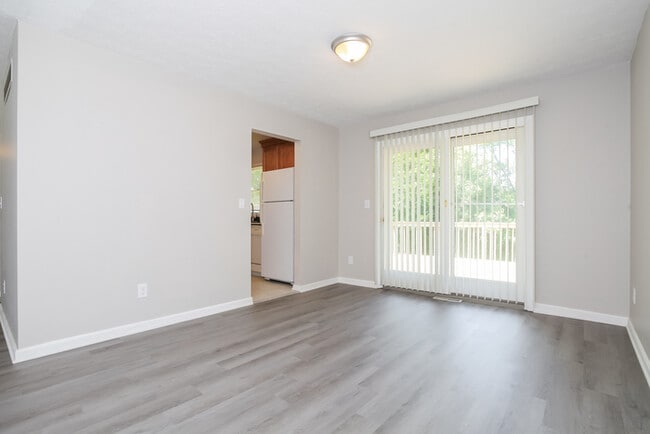 Photo - 686 Cloverdale Ave