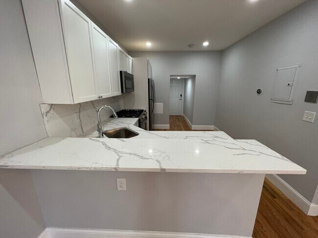 Photo - 361 Beacon St Unidad #2