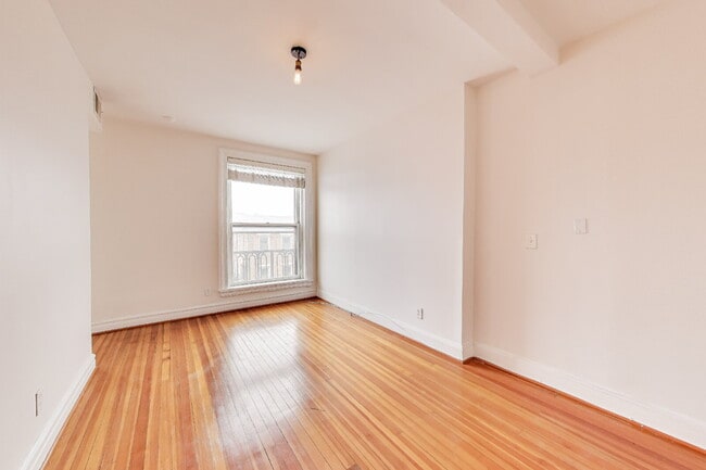 Photo - Modern comfort and classic charm! Unit #311