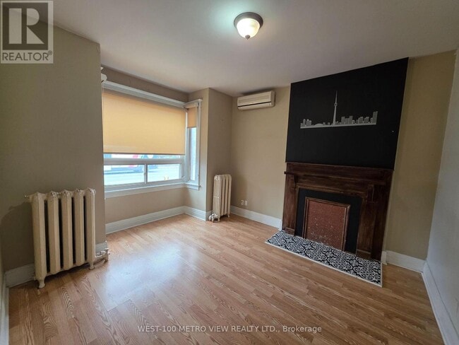 Photo - 1733 Dufferin St