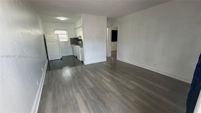 Building Photo - 6300 Miramar Pkwy Unit 4