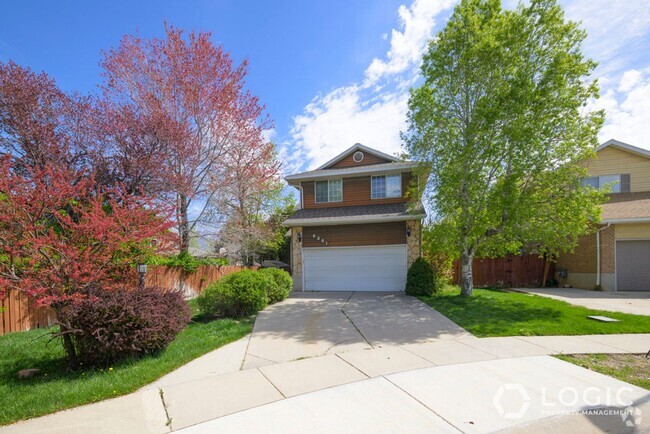 Building Photo - Beautiful Home in Prime Location!