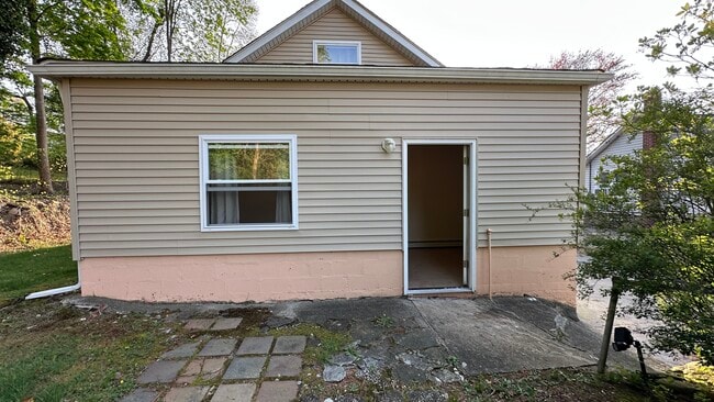 Building Photo - 17 Dorchester Rd Unit Room 3 Rental