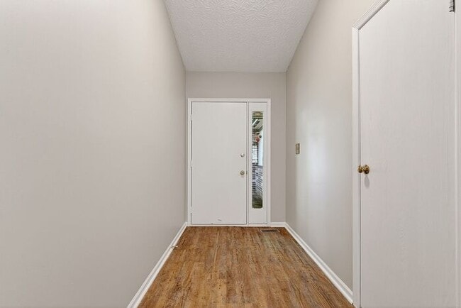 Photo - Beautifully Home with Large Backyard & 2-Car Garage in York Subdivision