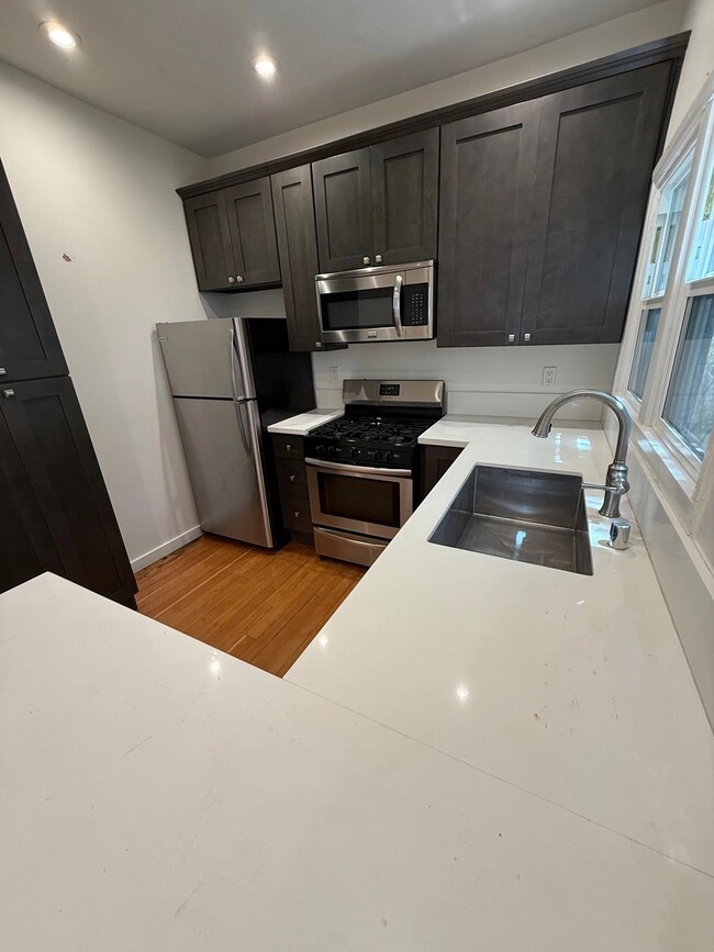 Photo - 1303 Cloverdale Ave Unit 3