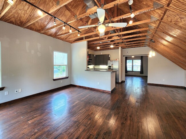 Building Photo - 2416 White Oak Dr Rental