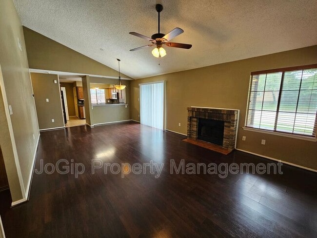 Photo - 602 Prairie Dell St