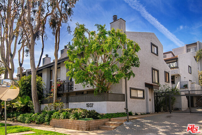 Building Photo - 1937 S Beverly Glen Blvd Unit 46 Rental