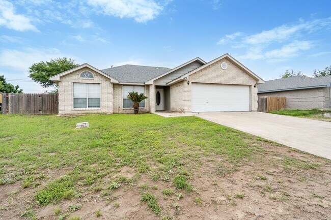 Photo - Spacious 3 Bedroom, 2 Bath Home on Quiet Dead-End Street