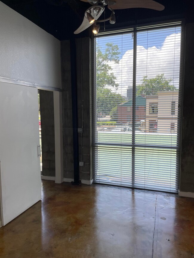 Building Photo - 420 N Adams St Unit 202 Rental