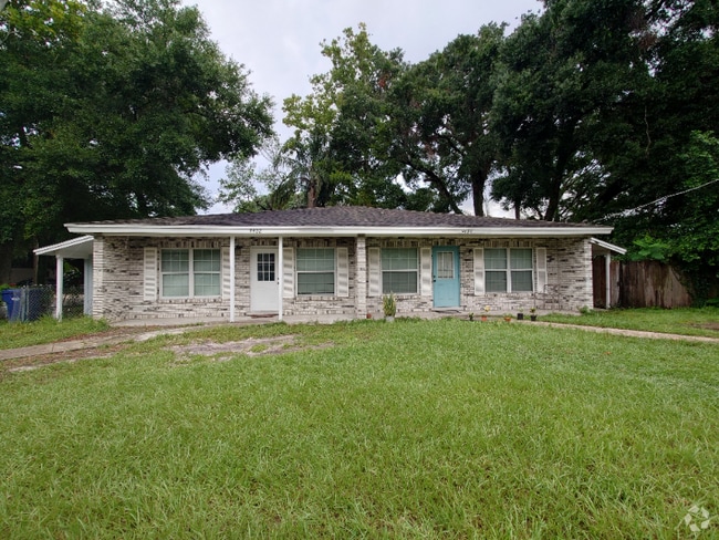 Building Photo - 9402 N 15th St Rental