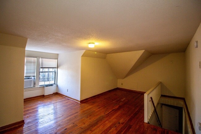 Photo - 1107-1109 E Walnut Unidad 1109