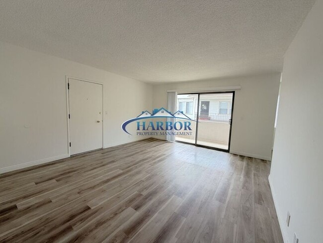 Photo - 213 W Manchester Blvd