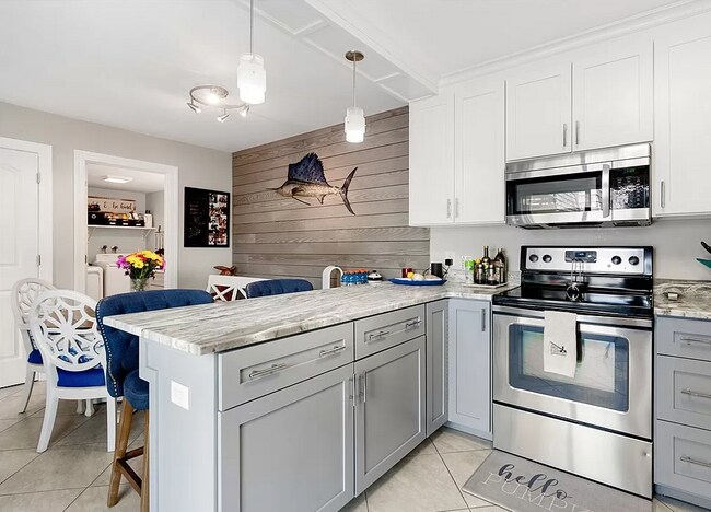 Photo - 445 E Waverly Pl