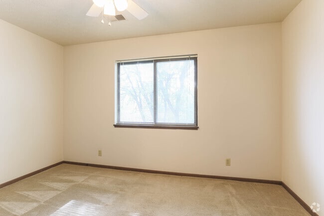 1BR, 1BA - 570SF