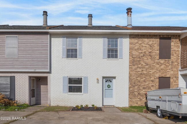 Building Photo - 121 Courtney Dr