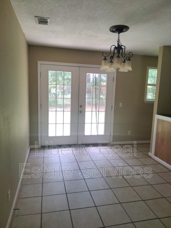 Photo - 927 Greenbriar Ct