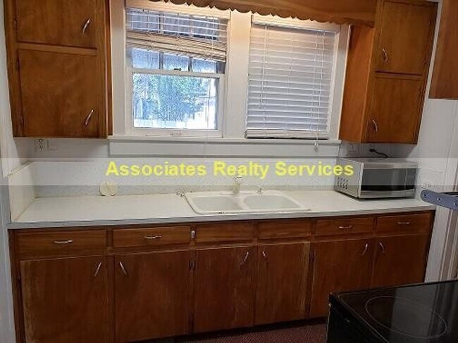 Photo - Walk to UF! Cute/Historic 3 bedroom, 2 bath, LOOK!