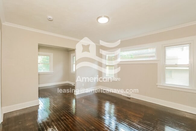 Photo - 1305 E 59th St