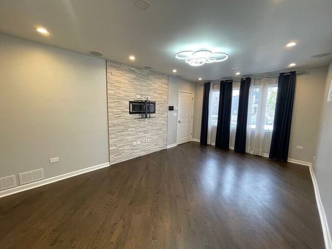 Photo - 3230 N Elston Ave