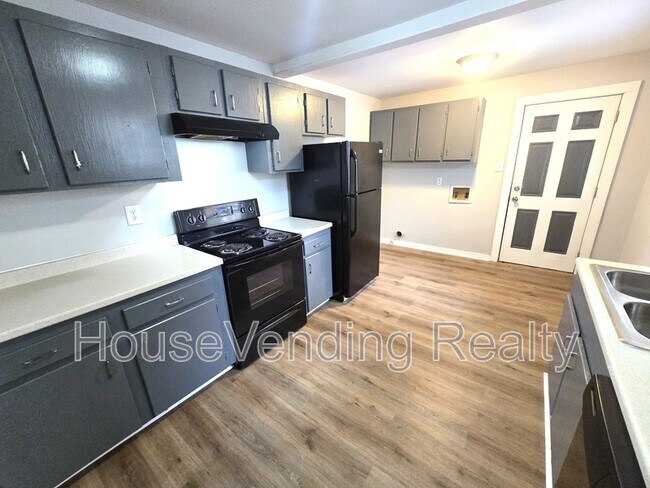 Photo - 812 Brewster Rd