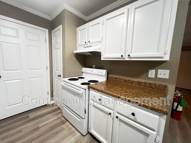 Photo - 2150 N Sherwood Forest Dr Unidad Apt 27C