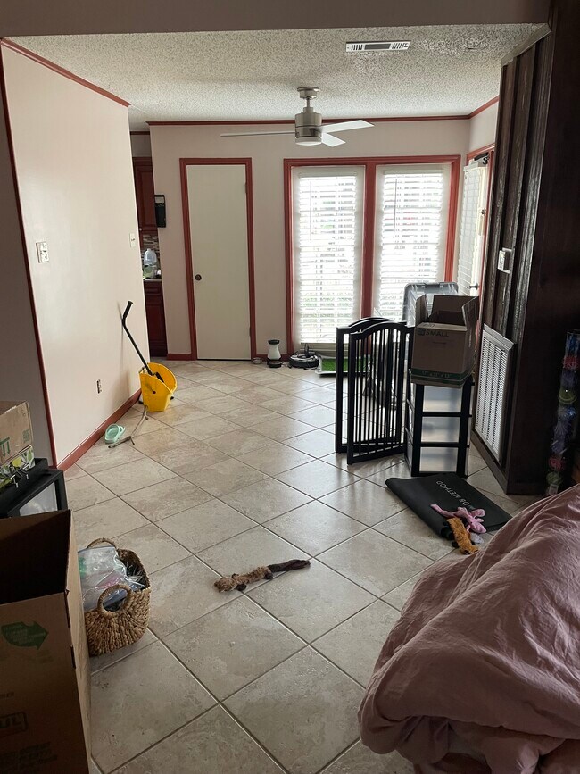 Dining Room - 911 Retreat St E