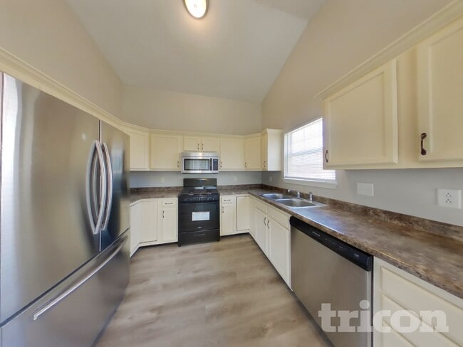 Photo - 1690 Fountain Lk Dr E