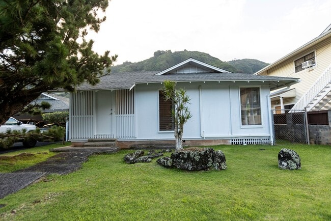 Building Photo - 3360 Pakanu St
