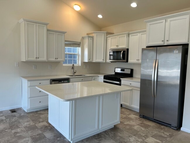 Photo - Stunning 4 bedroom 2.5 Bathroom Home in Ma...
