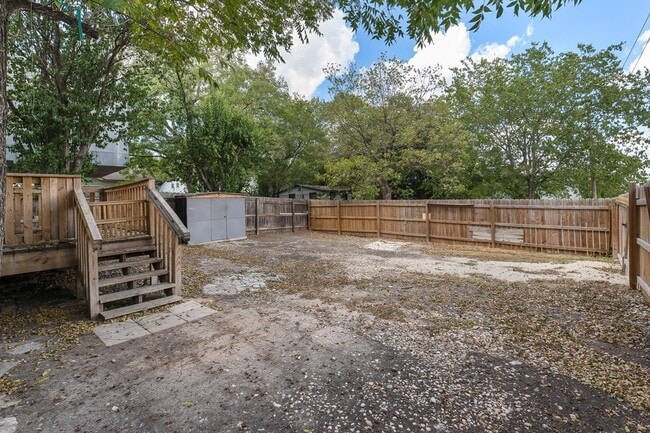 Photo - 204 Lessin Ln