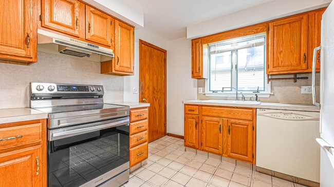 Photo - 46 Millis St Apartamento