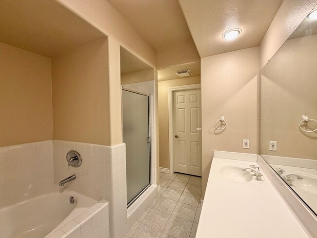 Photo - Gorgeous Two Bedroom in La Jolla with Two Garages!